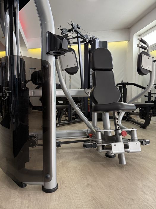 Máquina musculação pectoral fly matrix