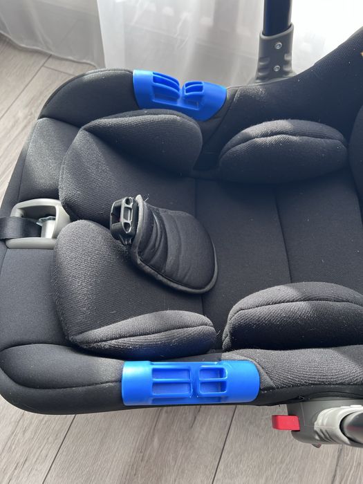 Дитяче автокрісло-переноска 0–13 кг в гарному стані