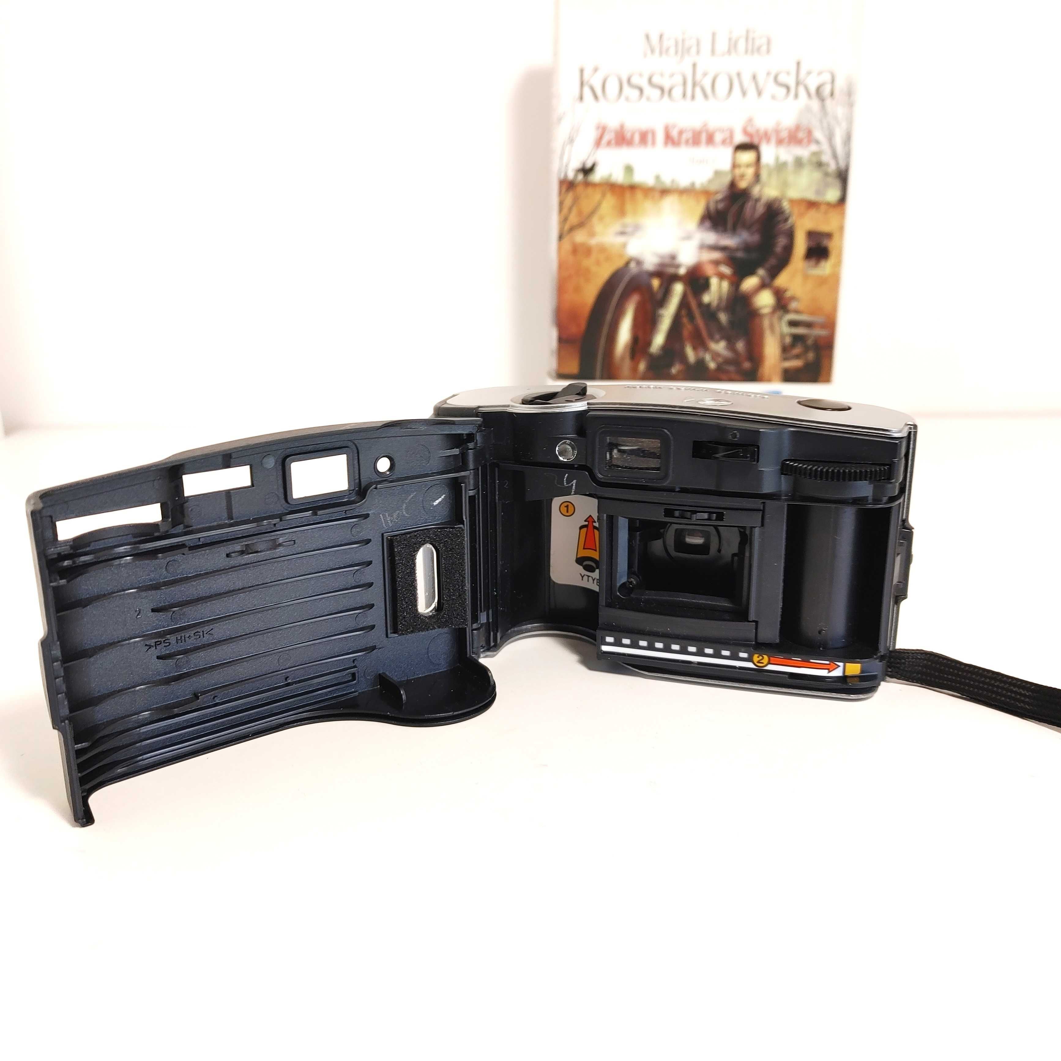 Analogowy aparat fotograficzny KODAK EC 100 na standardowy film 35 mm