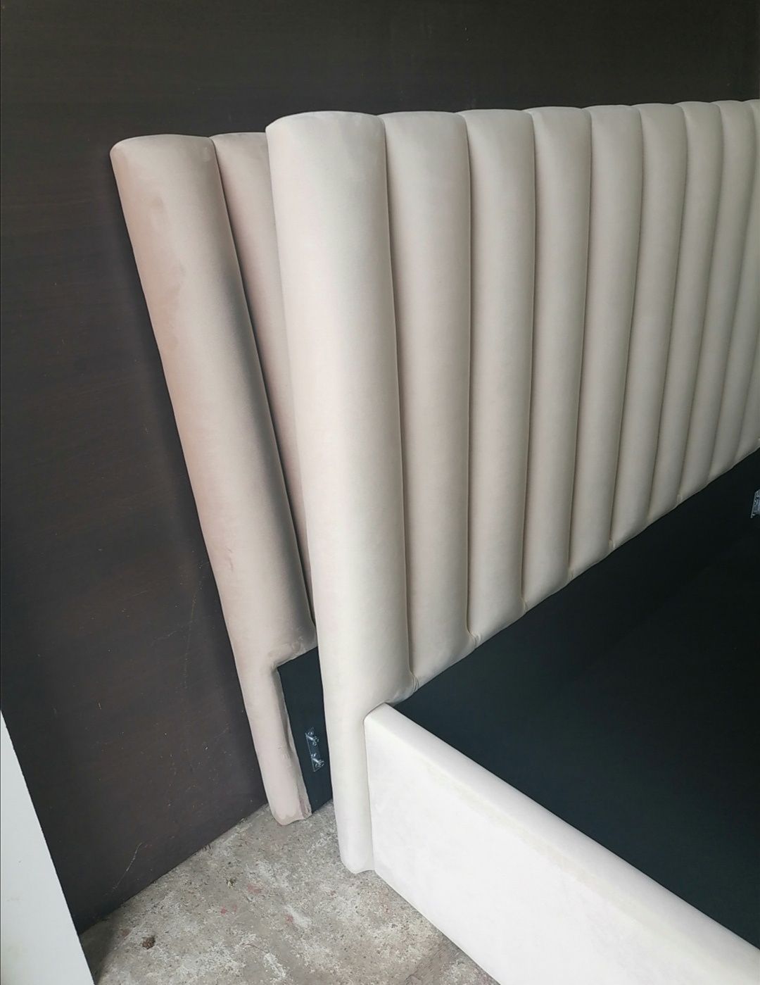 Łóżko łoże tapicerowane półwałki welur panele stelaż pojemnik velvet