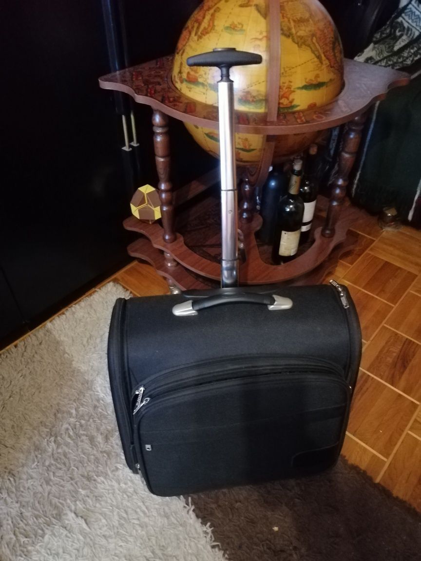 Сумка спортивная и 2 чемодана