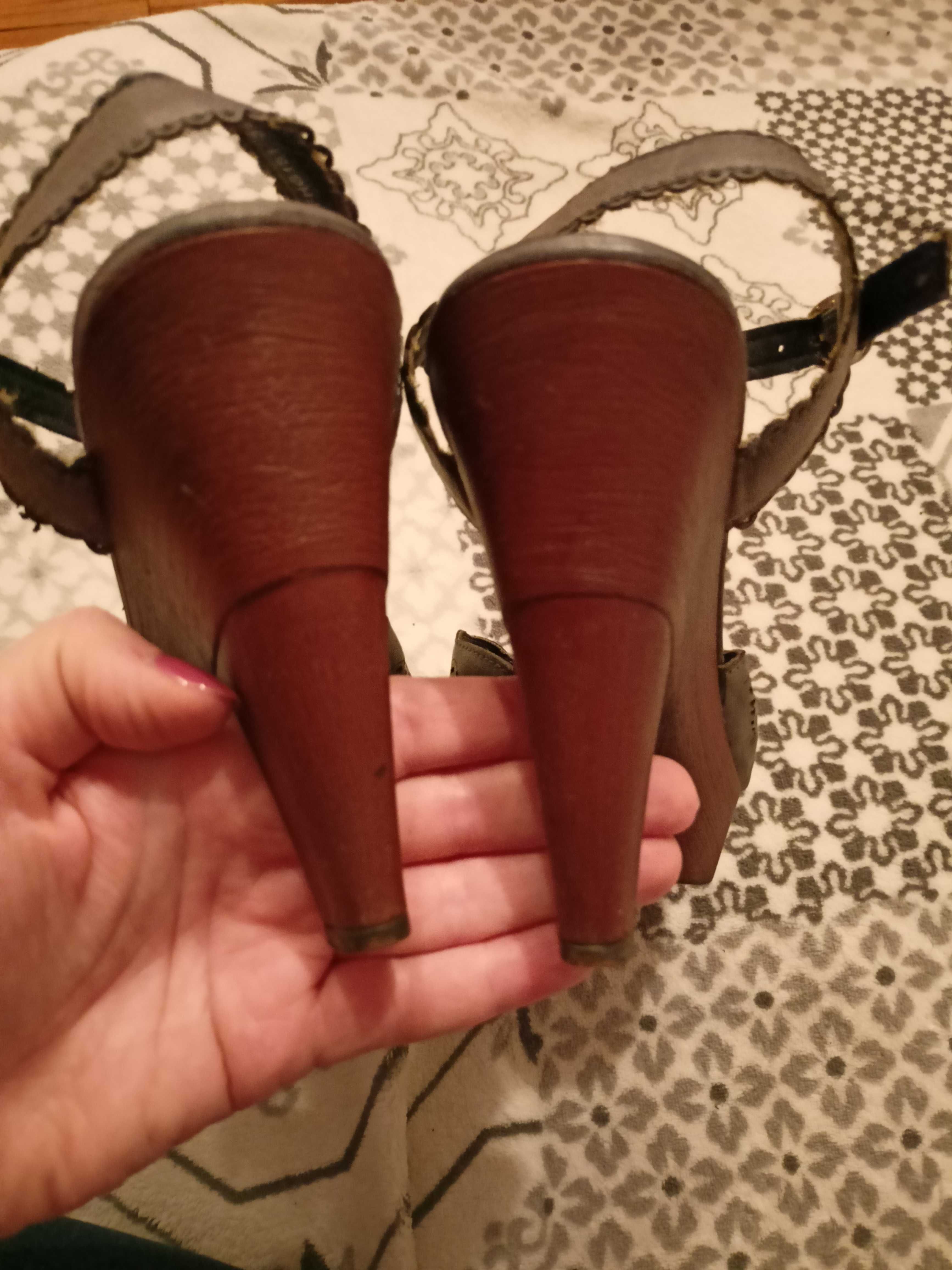 Buty na obcasie rozm. 39 (24,5 cm)