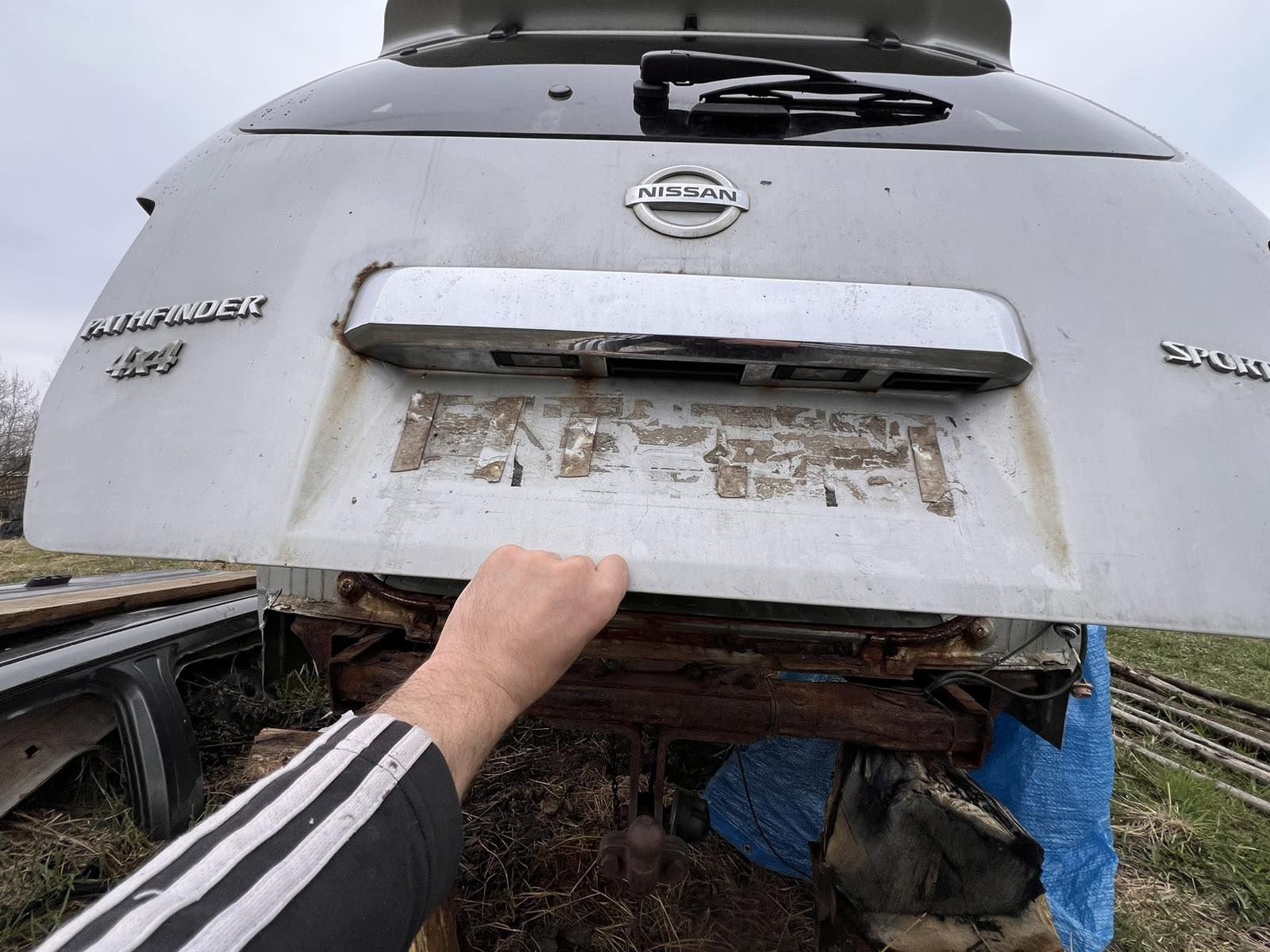 Кришка багажника ляда Nissan Pathfinder r51