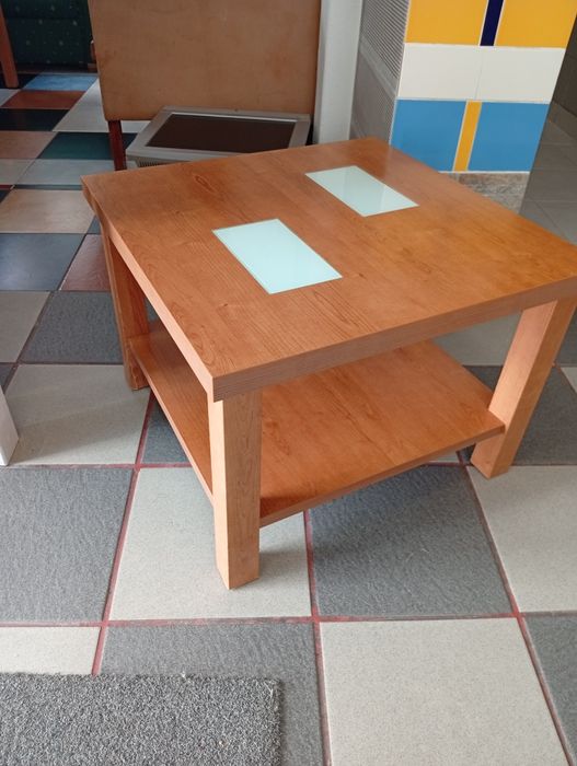 Mesa de Café Elegante de Madeira de Cerejeira - Como Nova!