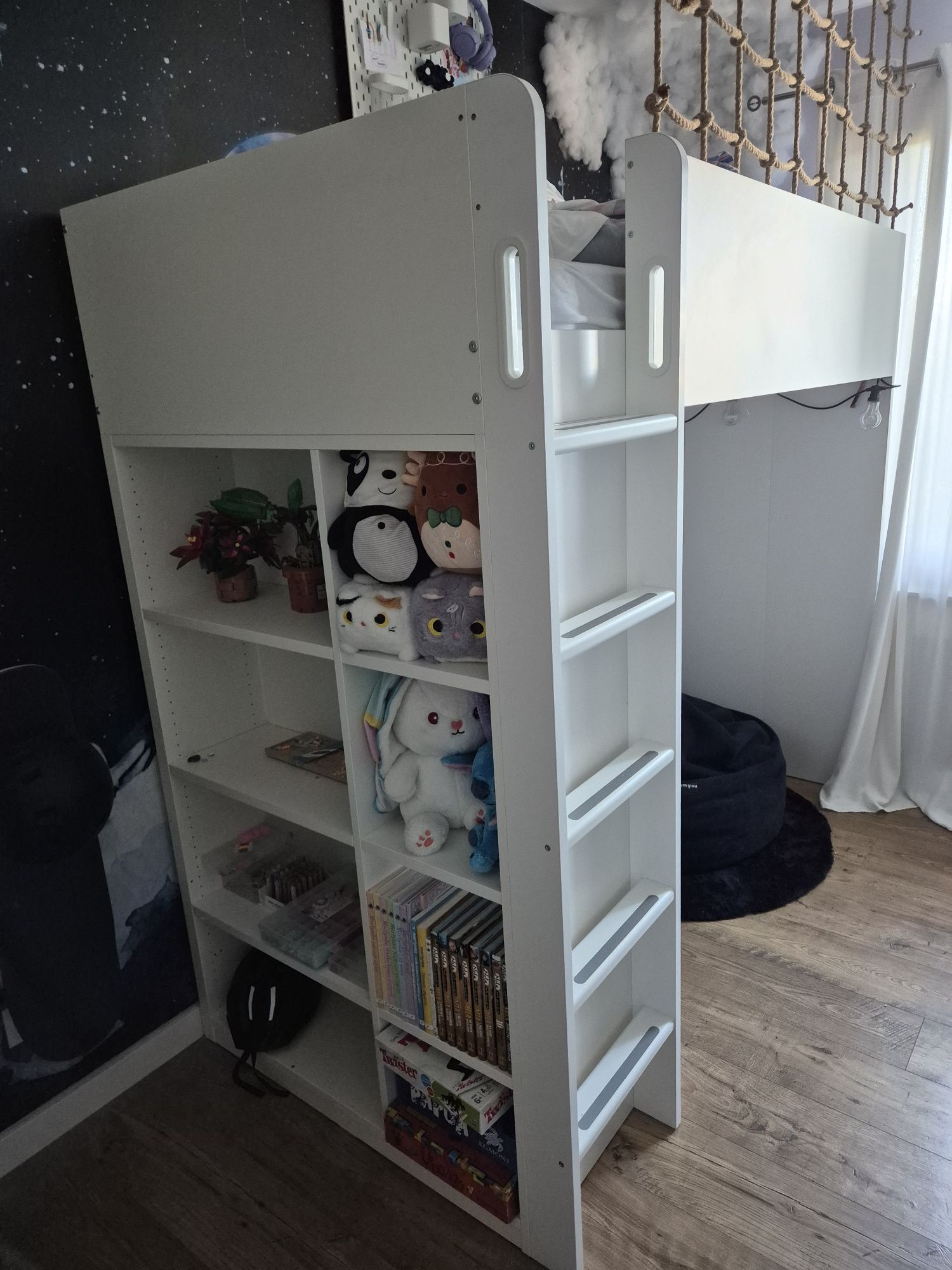 Łóżko na antresoli, Ikea smastad z biurkiem na zamontowanym
