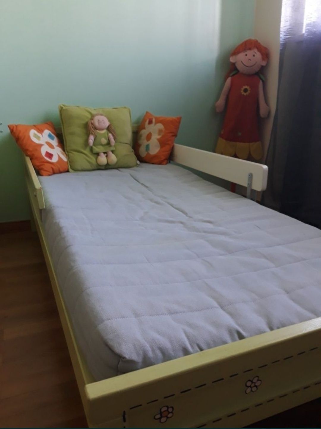 Mobília quarto criança 2 camas/cómoda/mesinha cabeceira pintada à mão