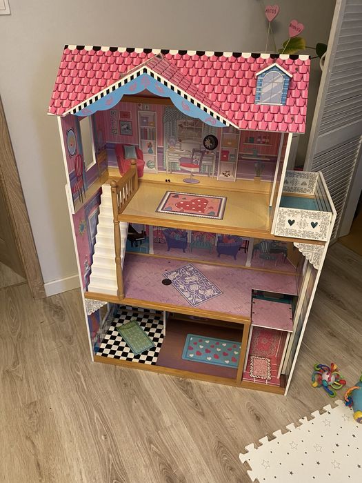 Duzy domek dla lalek