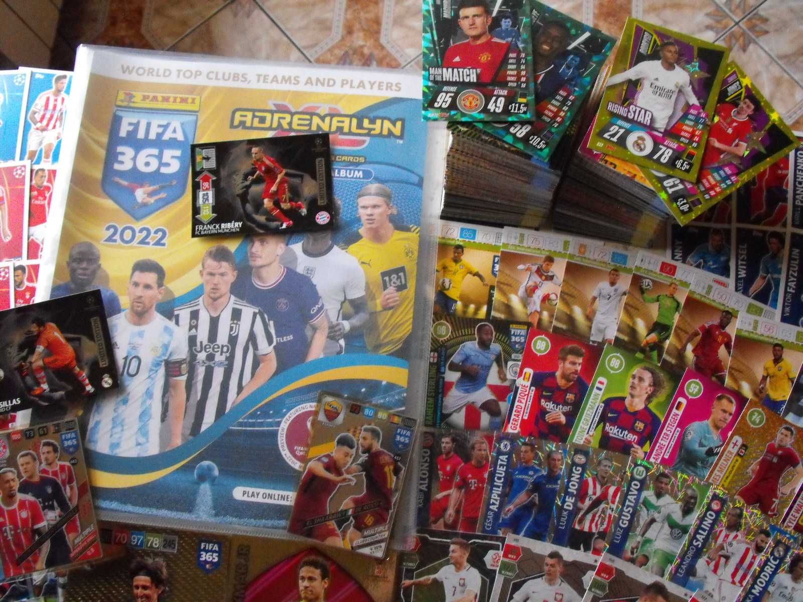 Zestaw kart piłkarskich i album. Kolekcja 200 różnych kart.