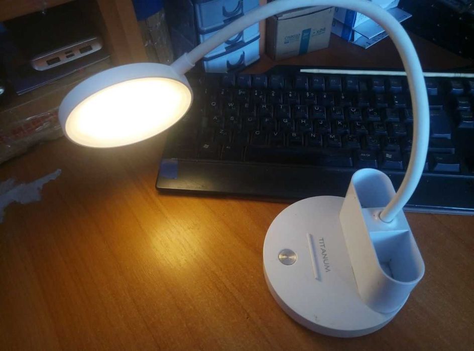 Настольна акумуляторна лампа (б/у) як нова 6W 2700-6000K