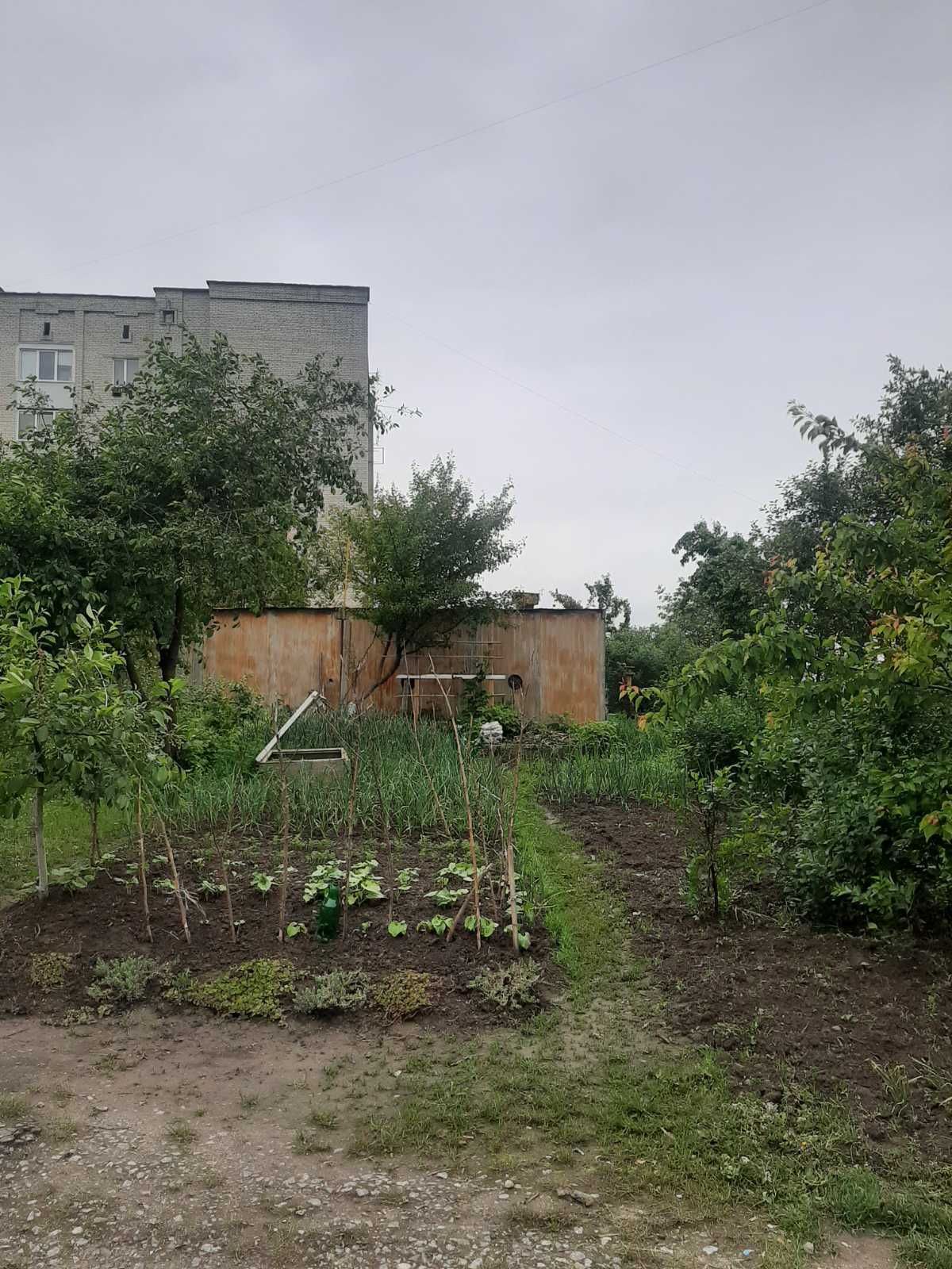 Одноповерхова будівля S= 53,8 м2. 0.05 га, Дубно вул. Грушевського 99Б