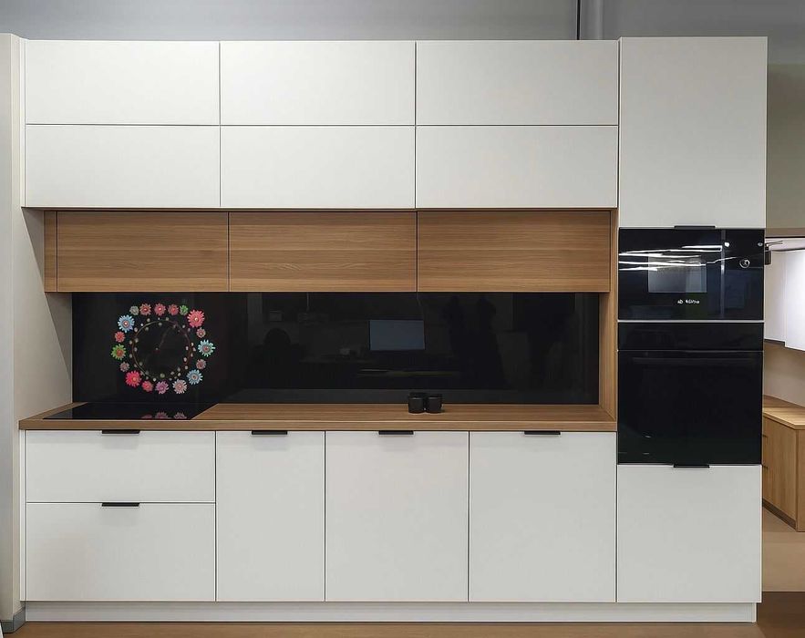 Meble kuchenne z ekspozycji lakier biały mat/ laminowane orzech