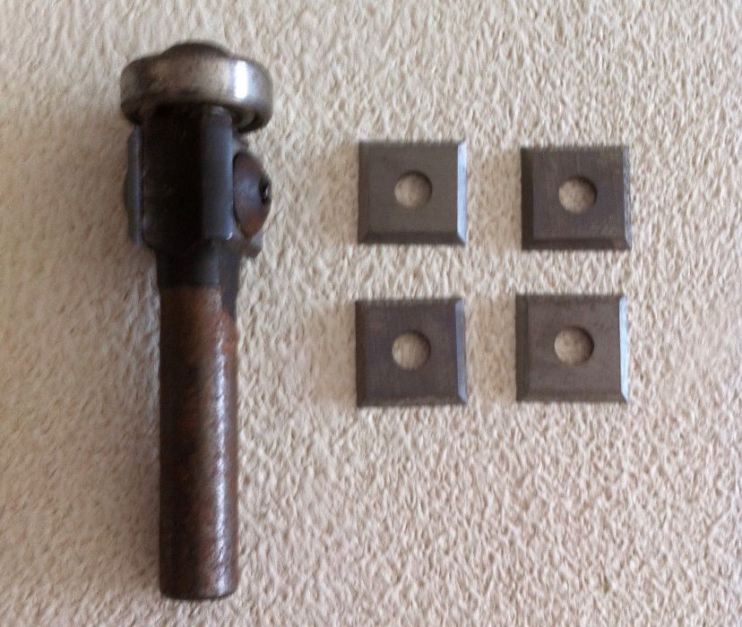 fresa com aste de 8 mm e 4 laminas novas