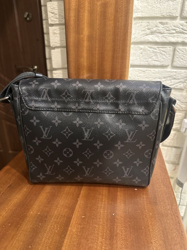 Сумка LOUIS VUITTON District PM Monogram Eclipse Messenger Bag Black