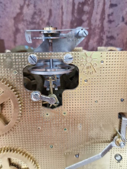 Часы настольные четвертной бой