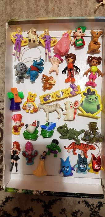 Іграшки кіндер сюрприз та макдональдс