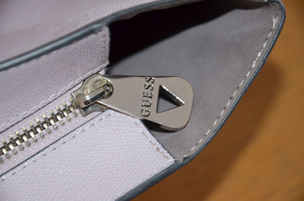 duża torba/torebka Guess z kosmetyczką