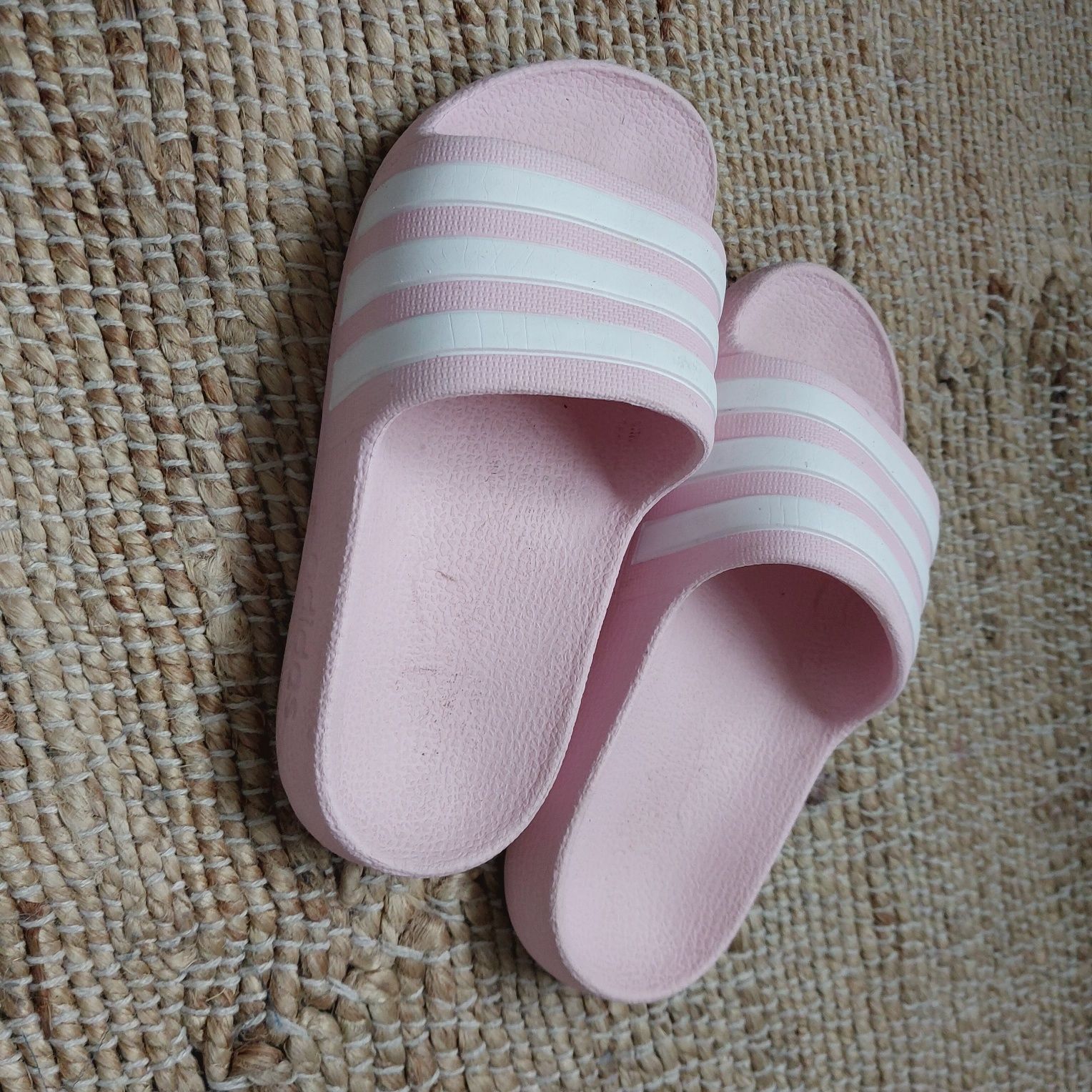 Adidas klapki w rozmiarze 26