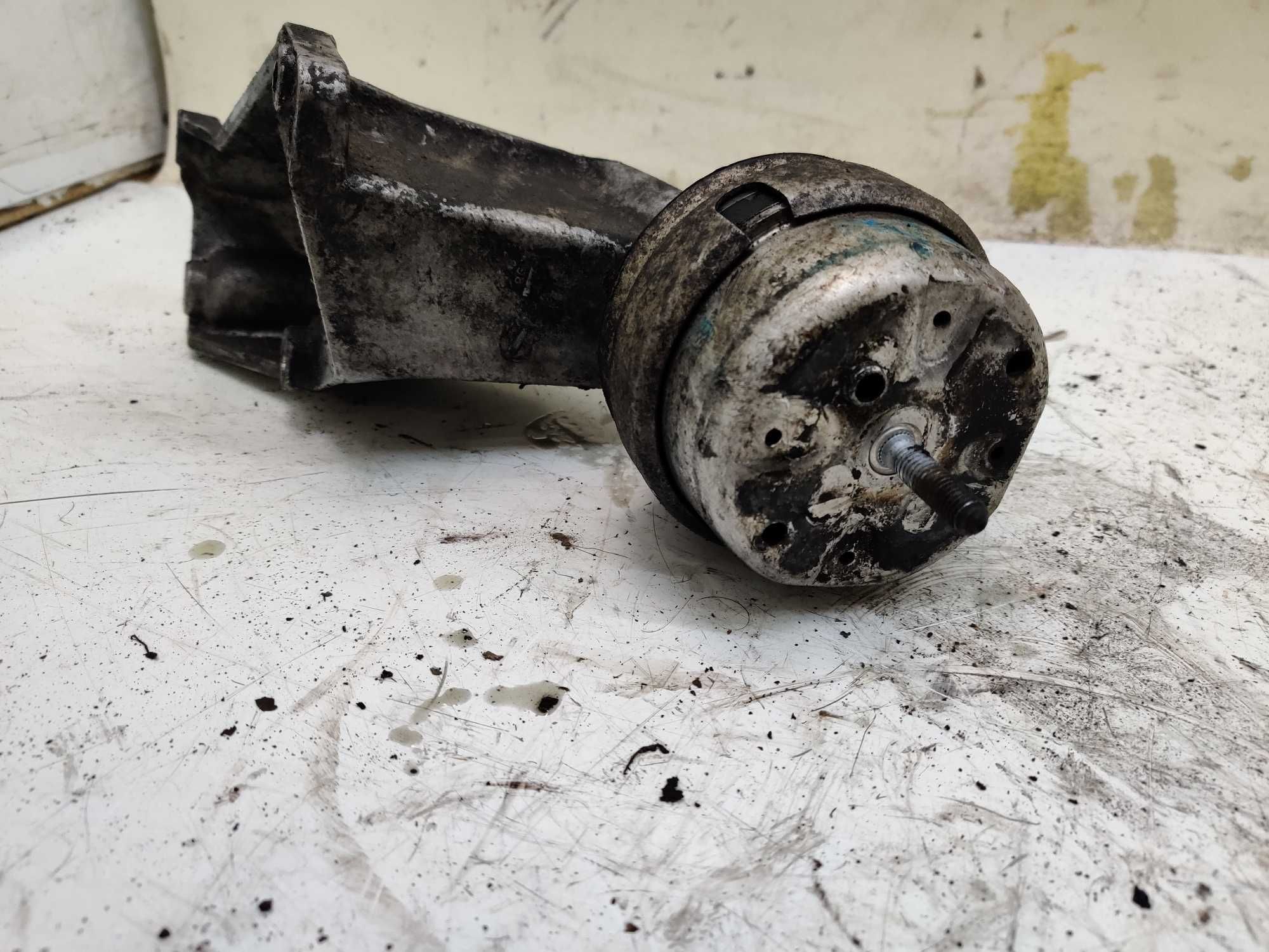 Audi A4 B5 A6 C5 VW Vw Passat B5 1.9 TDI Wspornik Łapa Poduszka Silnik