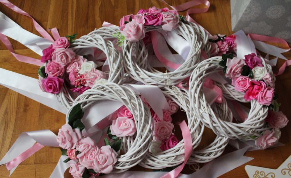 Wianki wiklinowe białe z kwiatami