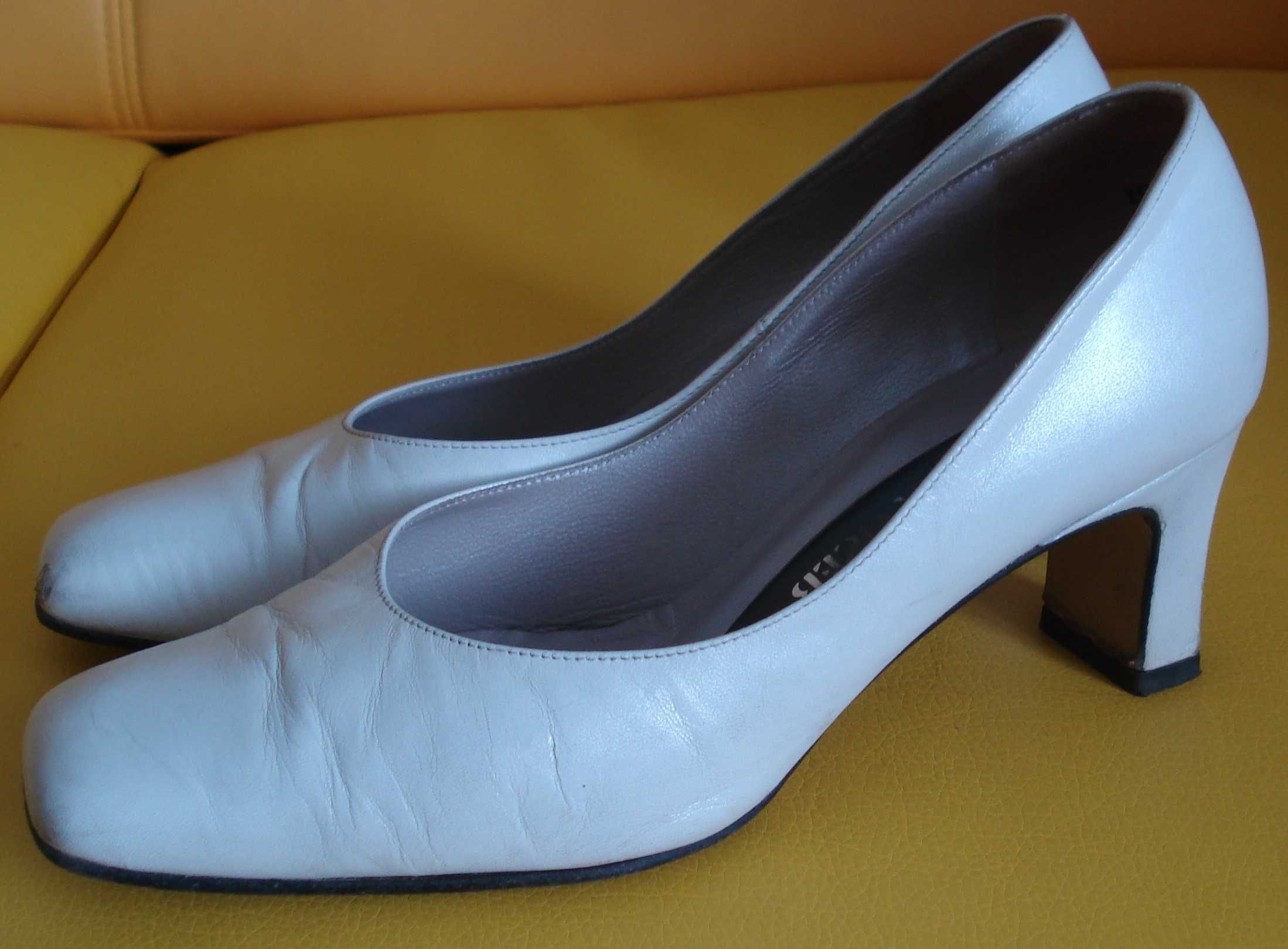 Туфлі з натуральної шкіри білі  для нареченої весільні 37 розмір