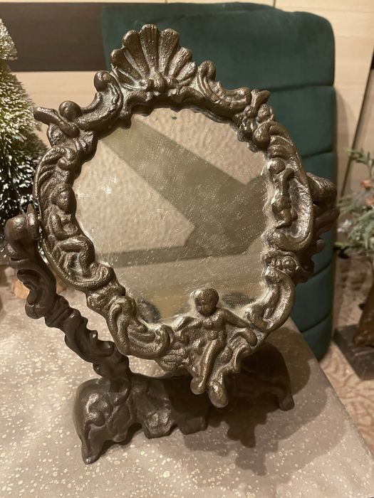 Stare lustro z brązu