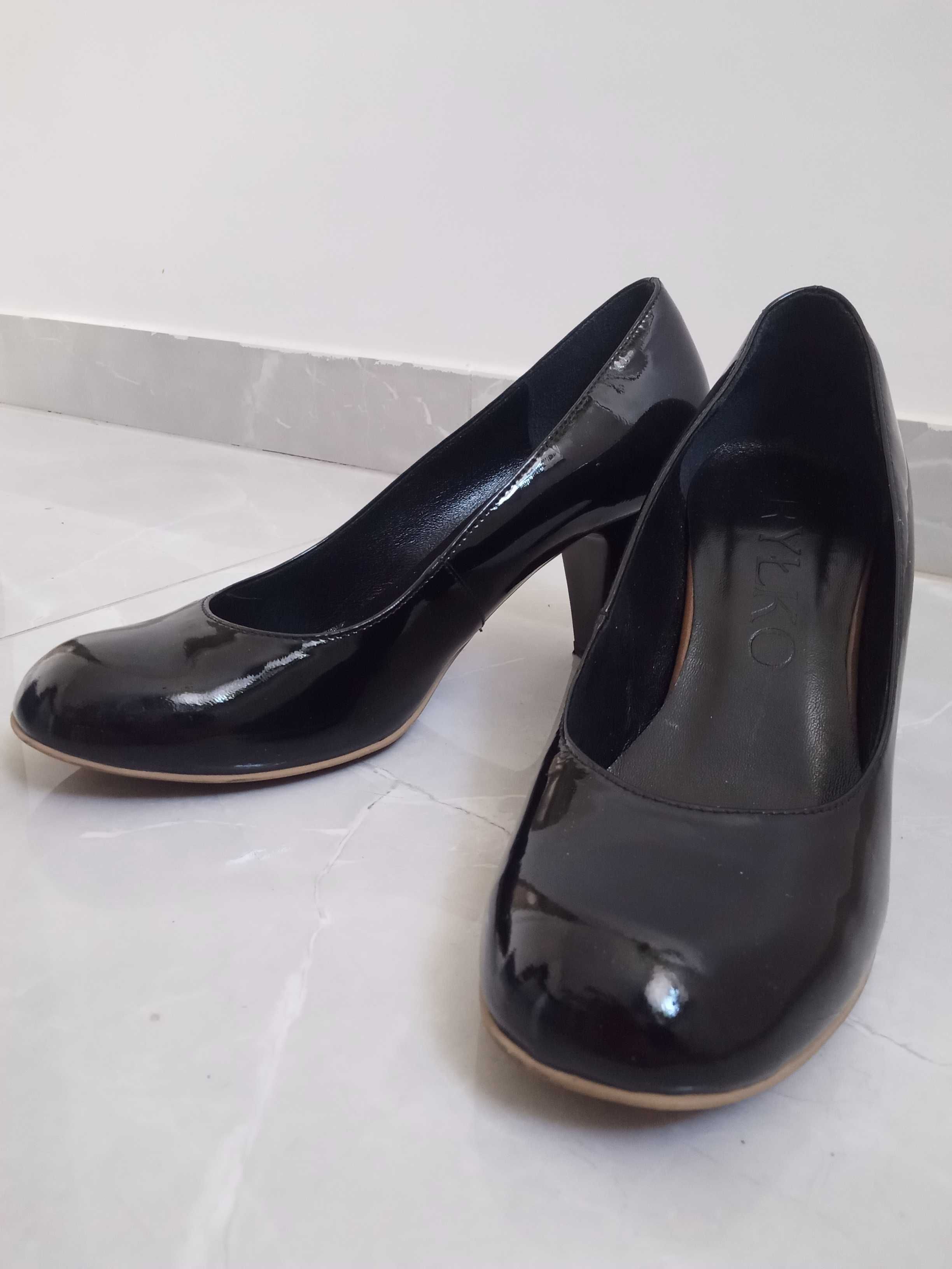 Buty na obcasie lakier czarne r. 38 Ryłko