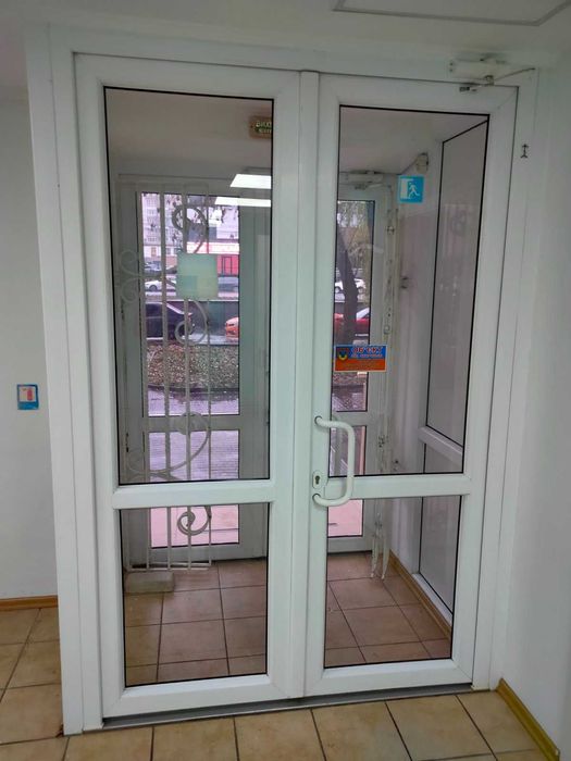 Продам тамбур  розмір 0,9*1,72*2,43