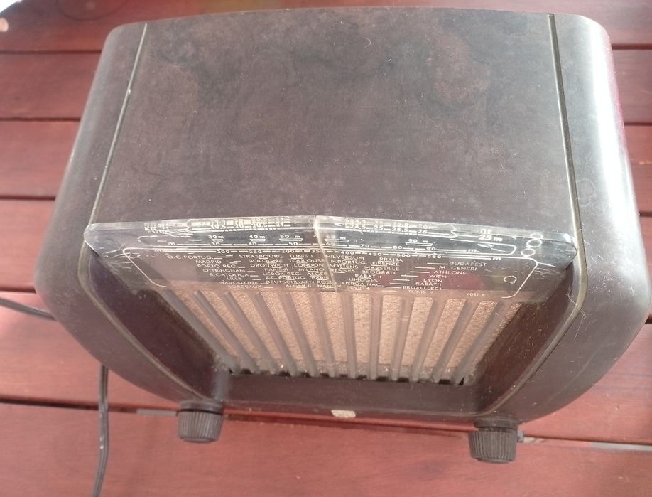 Radio vintage muito antigo