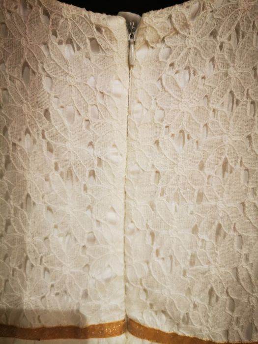 Biała piękna sukienka