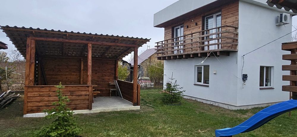 Здається двоповерховий будинок з банькою!!!