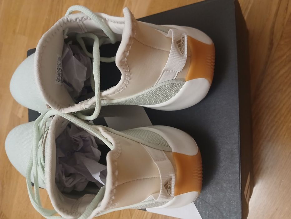 Кросівки жіночі фірми adidas