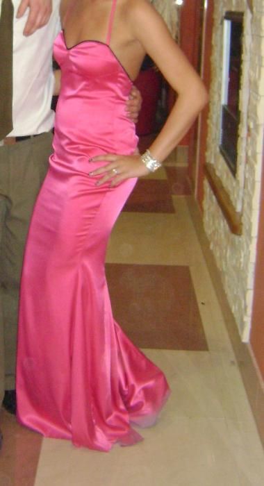 Różowa, długa sukienka na studniówkę, wesele, półmetek, sylwester