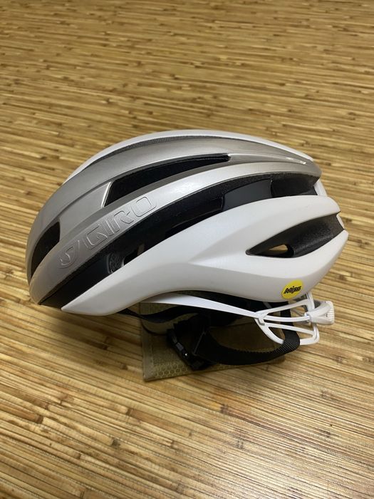 Giro Synthe mips 2 велошолом