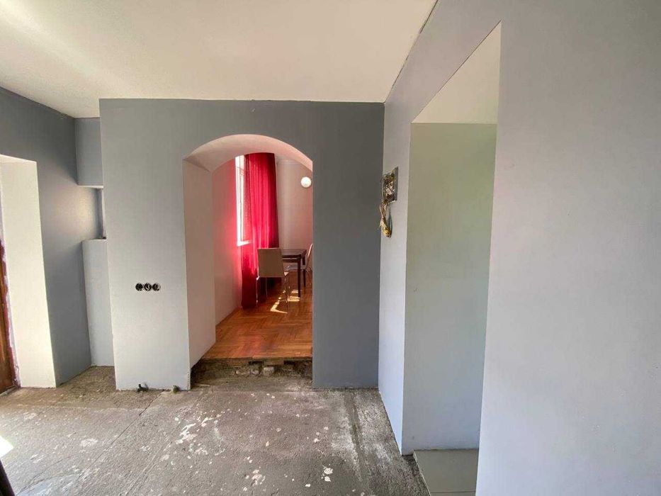 Продаж будинку в центрі міста біля річки!