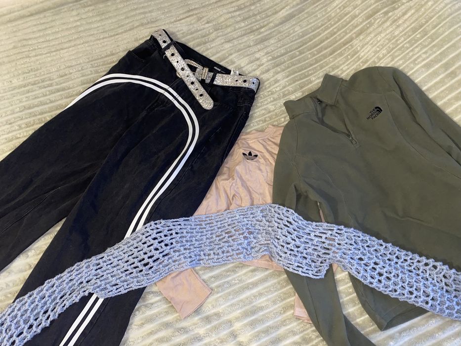 Одяг ( Джинси skater, флісова зіпка,кроп топ, сіточка вʼязана )
