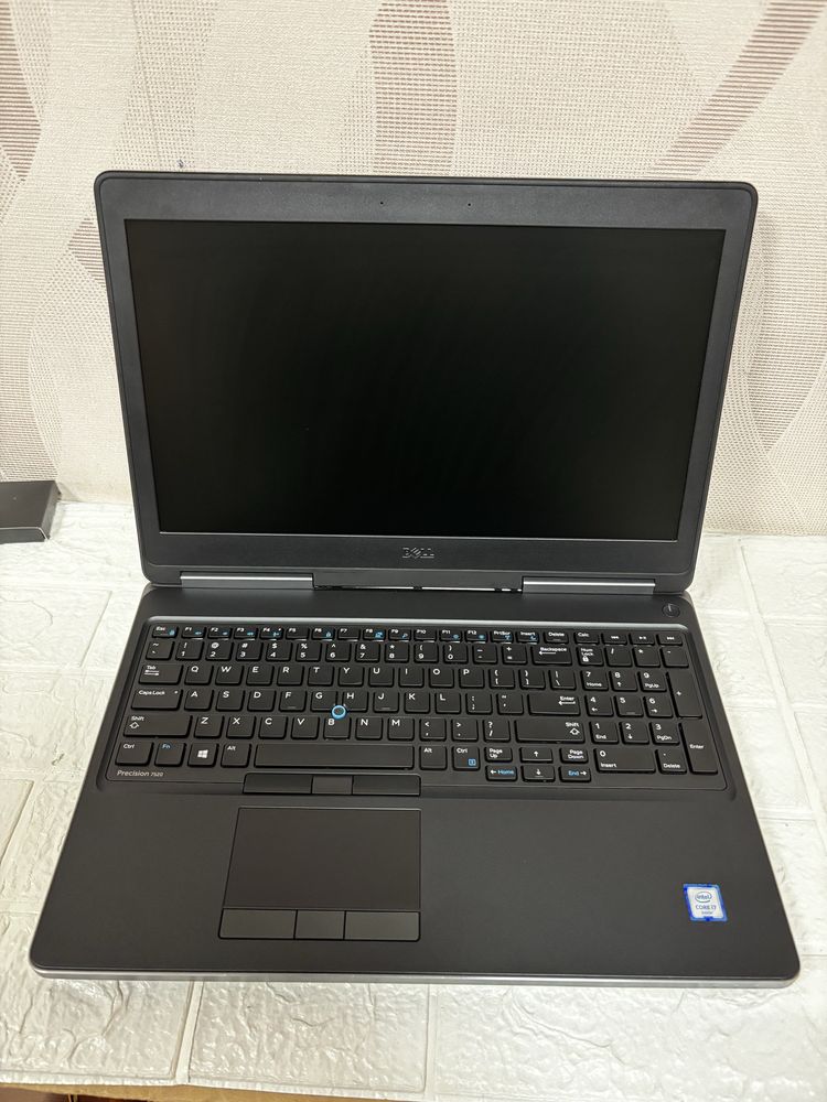 Потужний ноутбук Dell Precision 7520 FHD i7-6820HQ/32/512/M2200 4GB