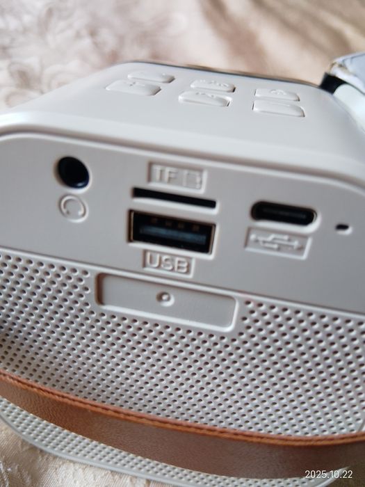 Блютуз-колонка с микрофоном