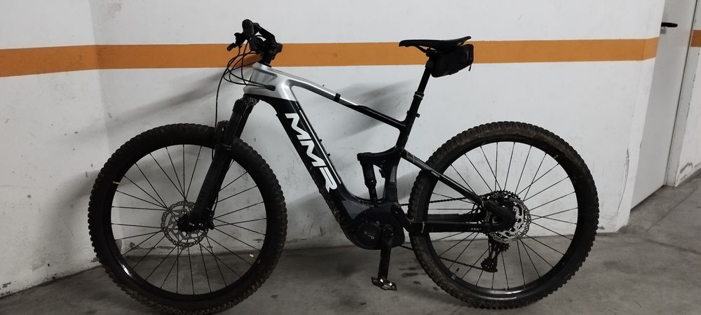 Bicicleta elétrica carbono