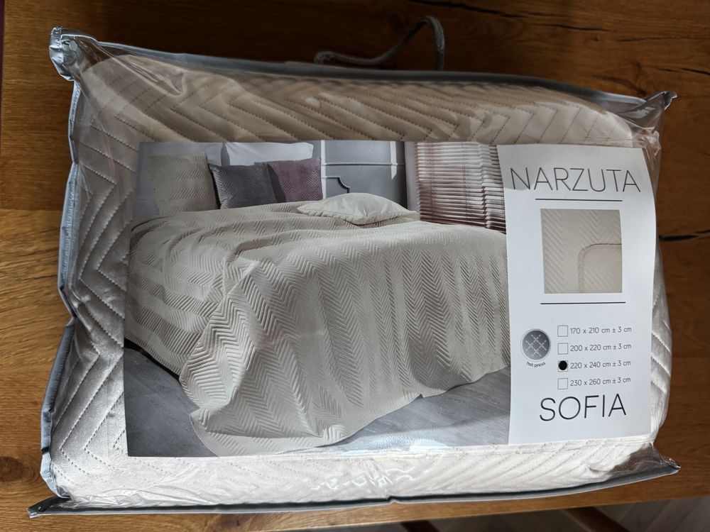 Narzuta na łóżko beżowa marki Eurofirany