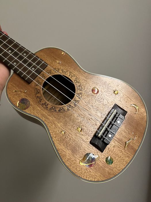 Гітара укулеле з натурального дерева Surprise Sua - 13