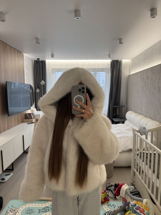 Шуба біла з капюшоном