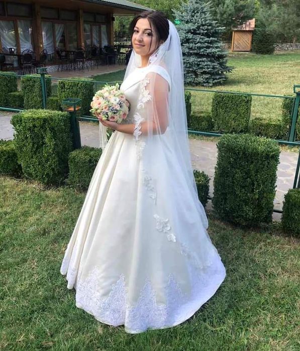 Весільна сукня!Королівський атлас.