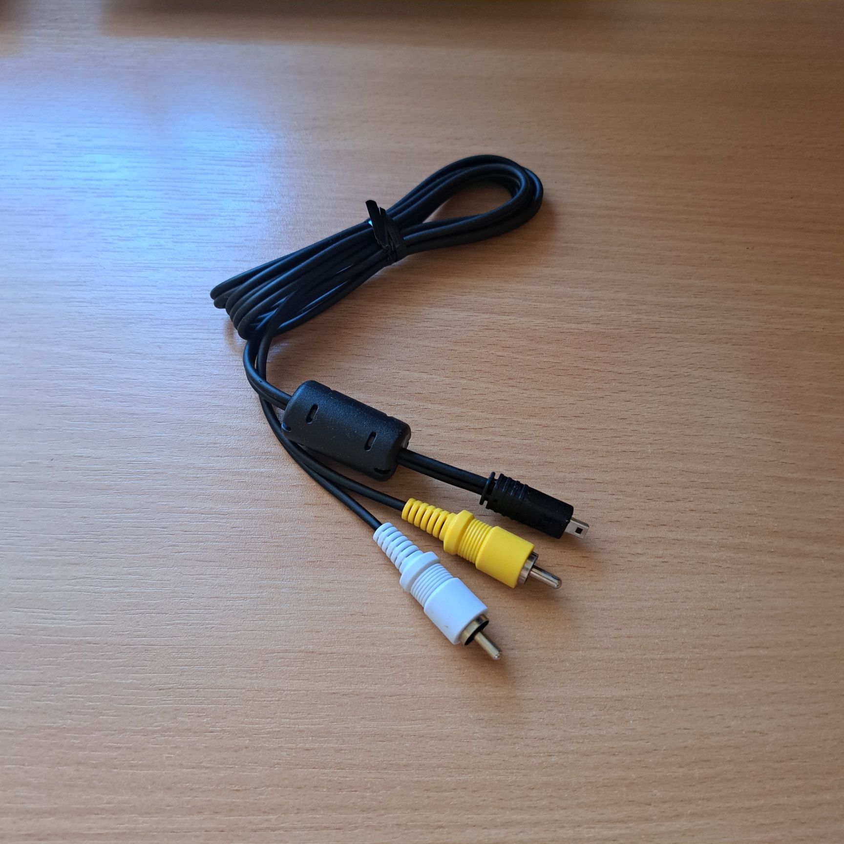 Kabel USB 8pin  RCA / 2 x Cinch Video AV