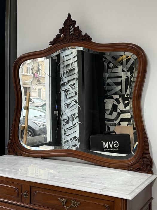 Piękne drewniane lustro