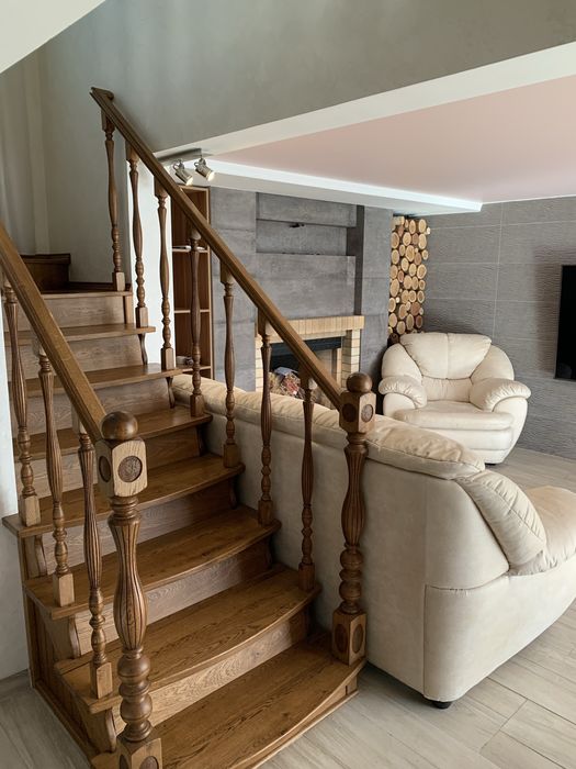 Продається стильний двоповерховий будинок