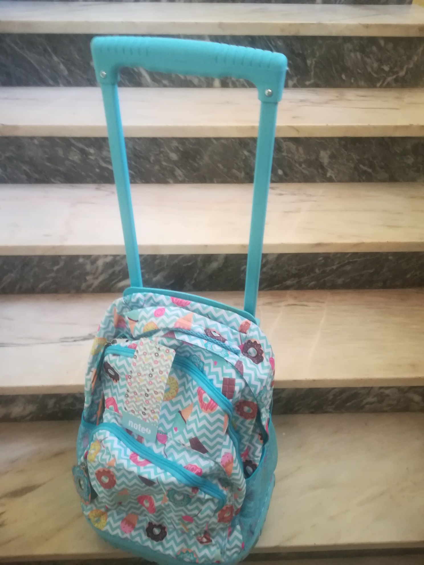 Mochila escolar nova