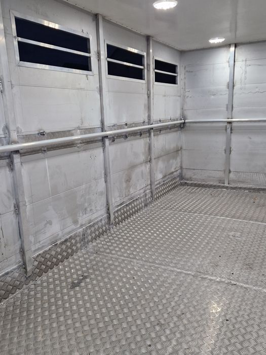 Sprinter do transportu zwierząt zywca bydła