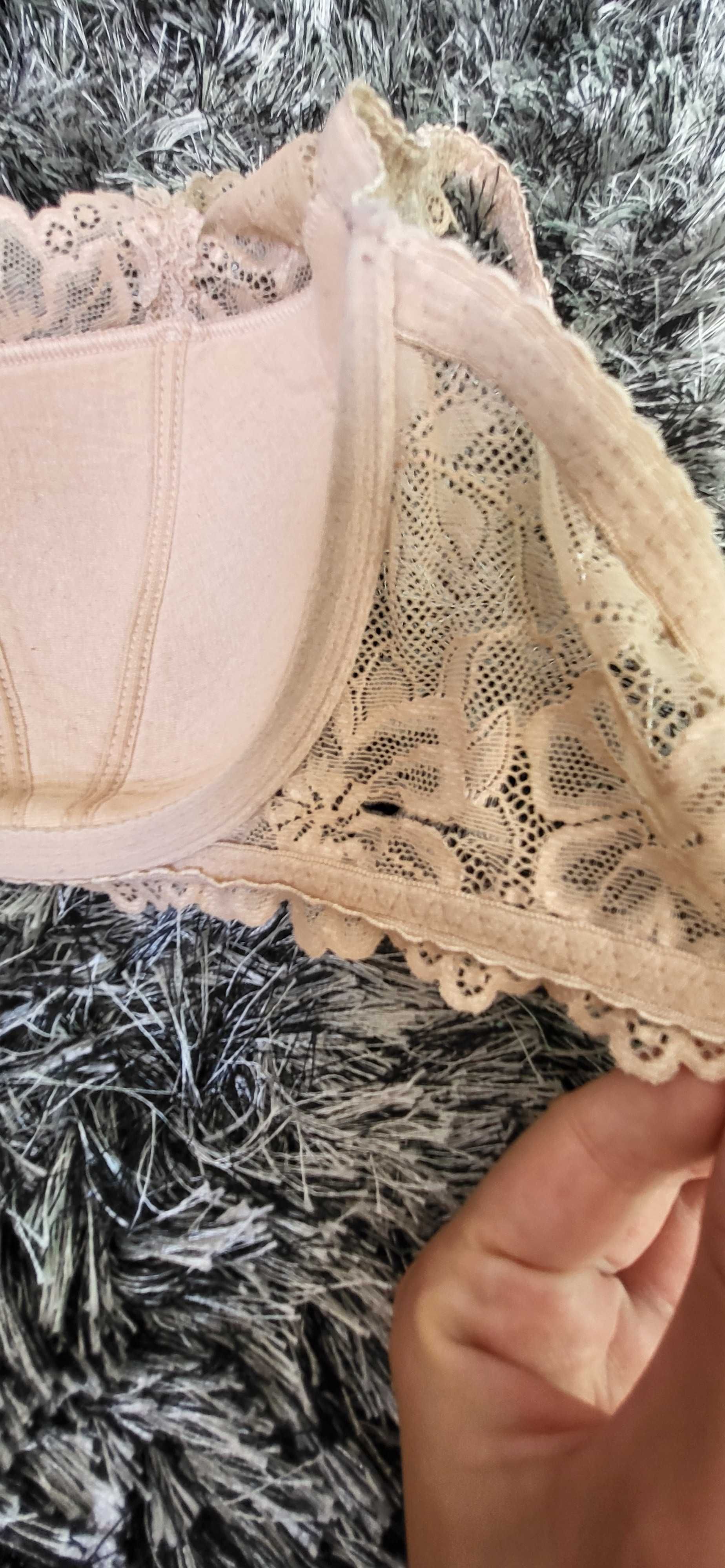Sutia com renda 75F