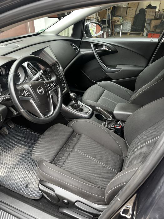 Продам авто Opel astra j 2015