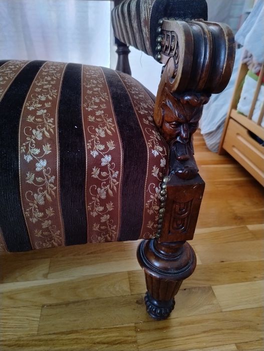 Fotel w stylu antycznym